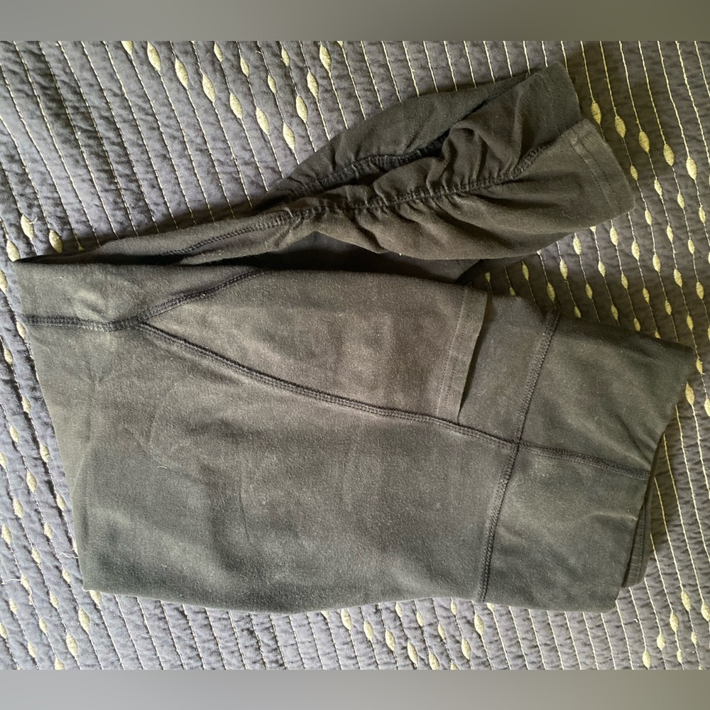 Pact black crop leggings with pockets and cinch calf